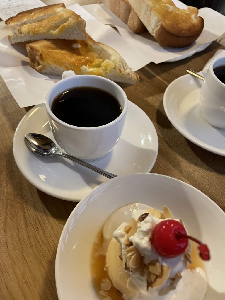 珈琲 まるものモーニング、名物の昔ながらのプリン
